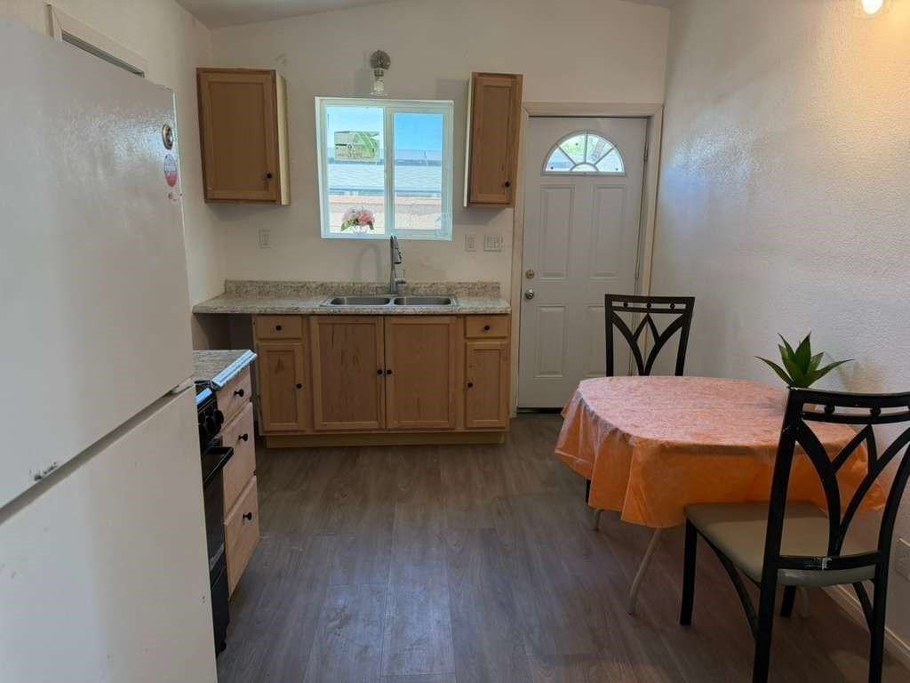 45445 Genoa Ave - Photo 3 of 10