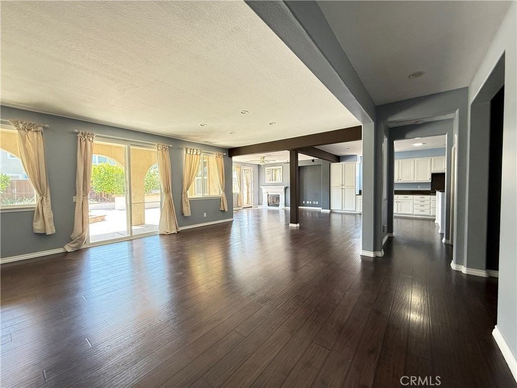 27949 Breakwater Ct - Photo 3 of 29