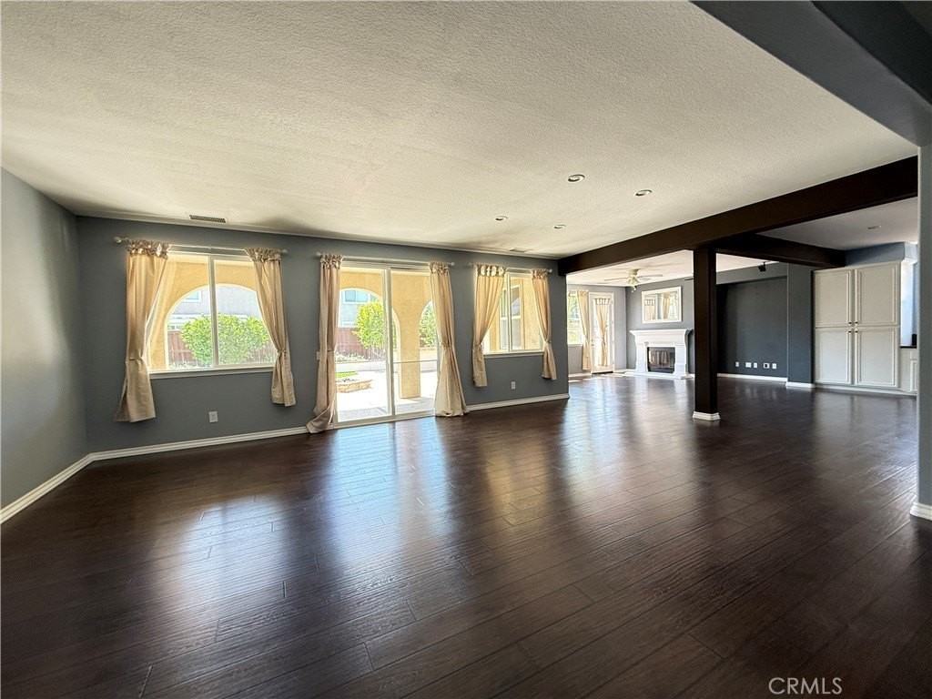 27949 Breakwater Ct - Photo 4 of 29