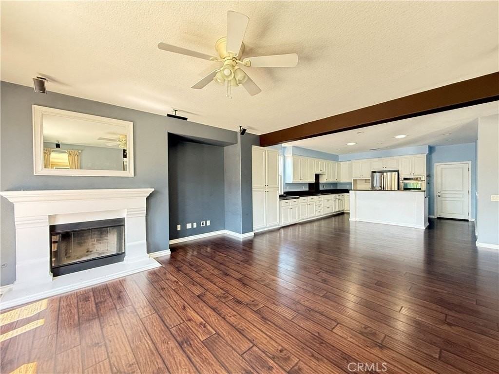 27949 Breakwater Ct - Photo 5 of 29