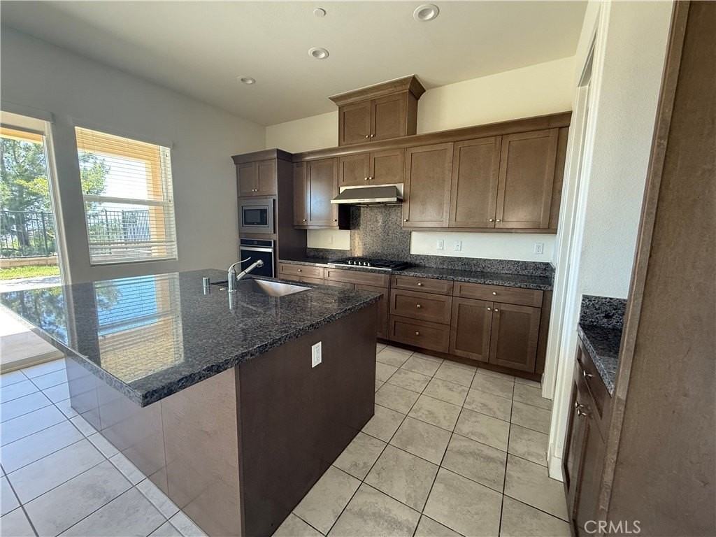 19042 Martino Ct - Photo 6 of 40