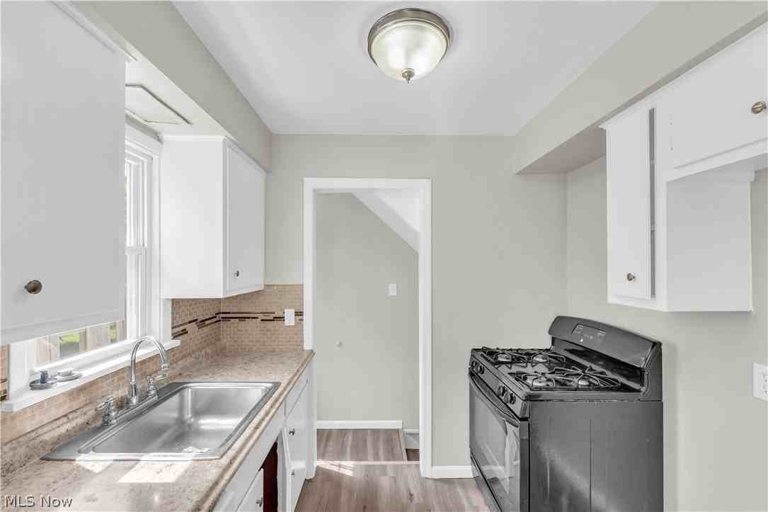 21106 Gardenview Dr - Photo 7 of 24