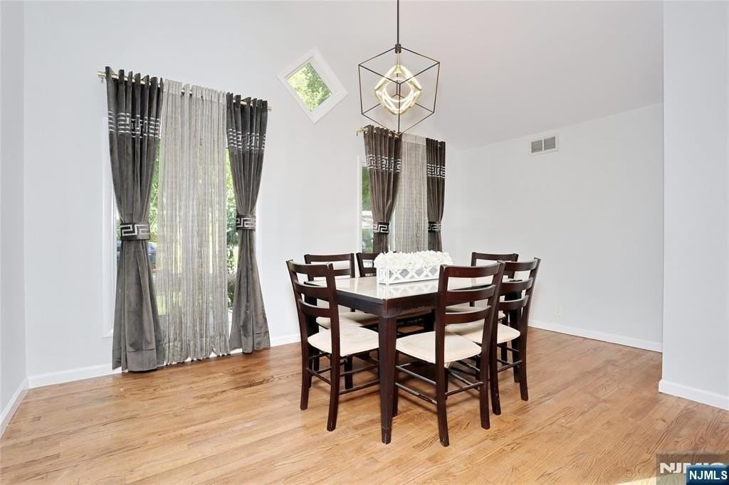 69 Pittis Ave - Photo 5 of 34