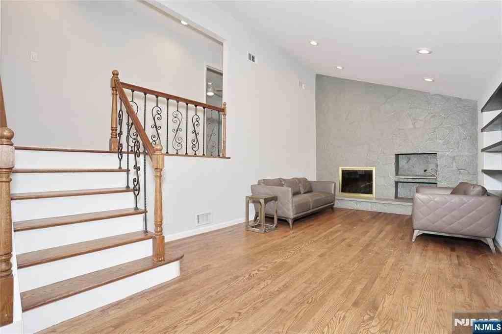 69 Pittis Ave - Photo 7 of 34