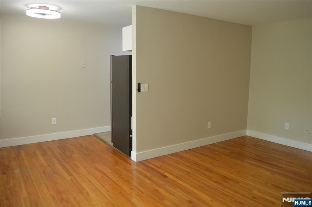 455 Fairview Ave #9 - Photo 4 of 7