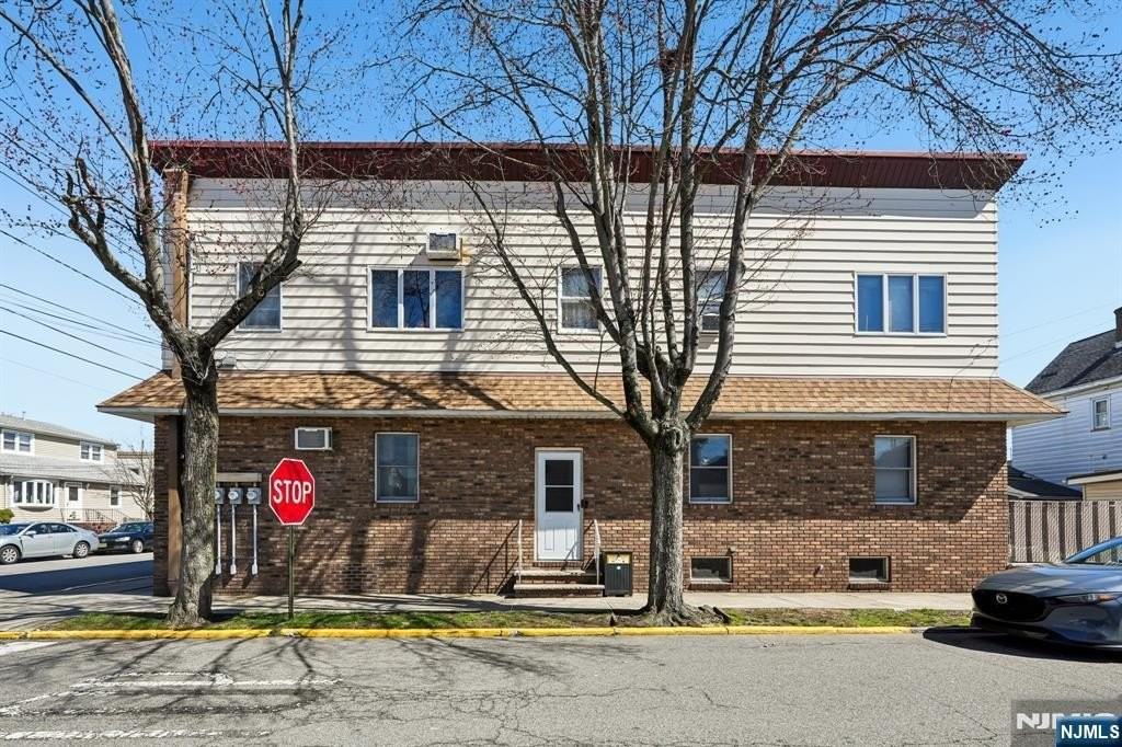 98 Lester St