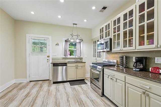 2514 S Carrollton Ave - Photo 6 of 18