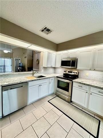 200 Avant Garde Cir - Photo 3 of 32