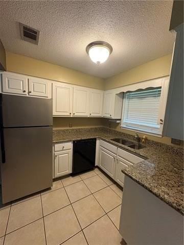 1425 N Columbia St - Photo 3 of 13