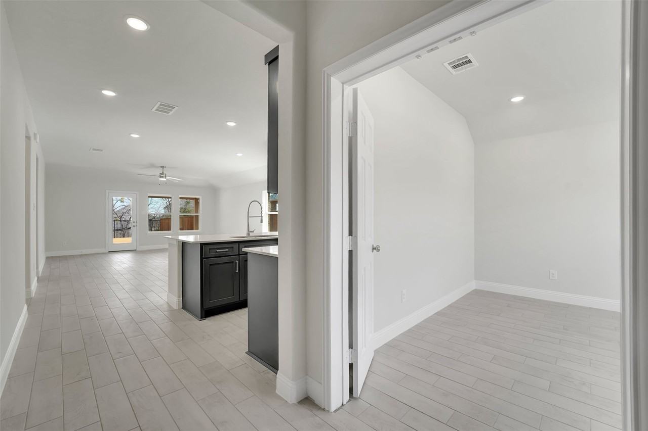 3001 Cantoni Crk - Photo 4 of 36