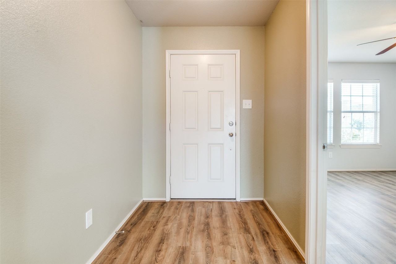 2412 Clairborne Dr - Photo 3 of 20
