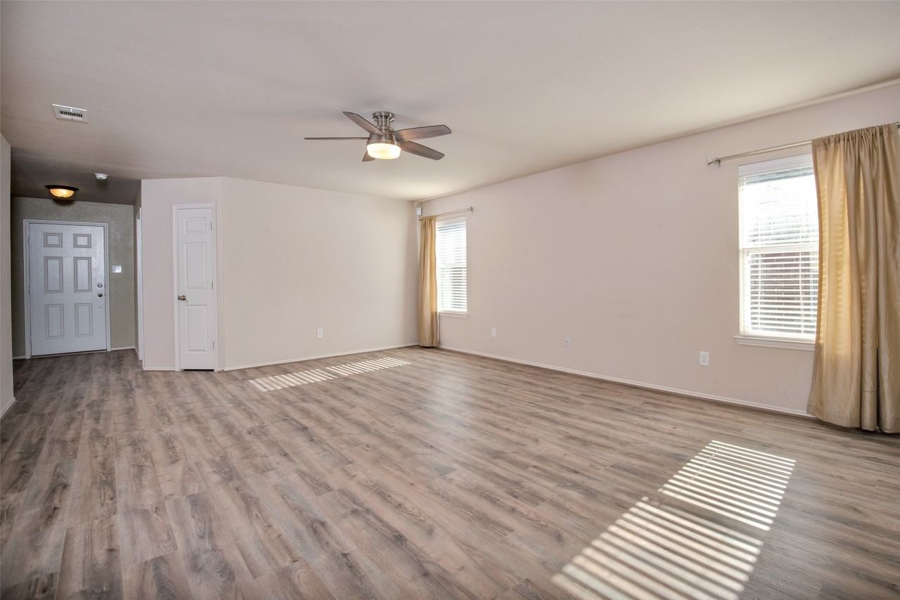 2412 Clairborne Dr - Photo 4 of 20