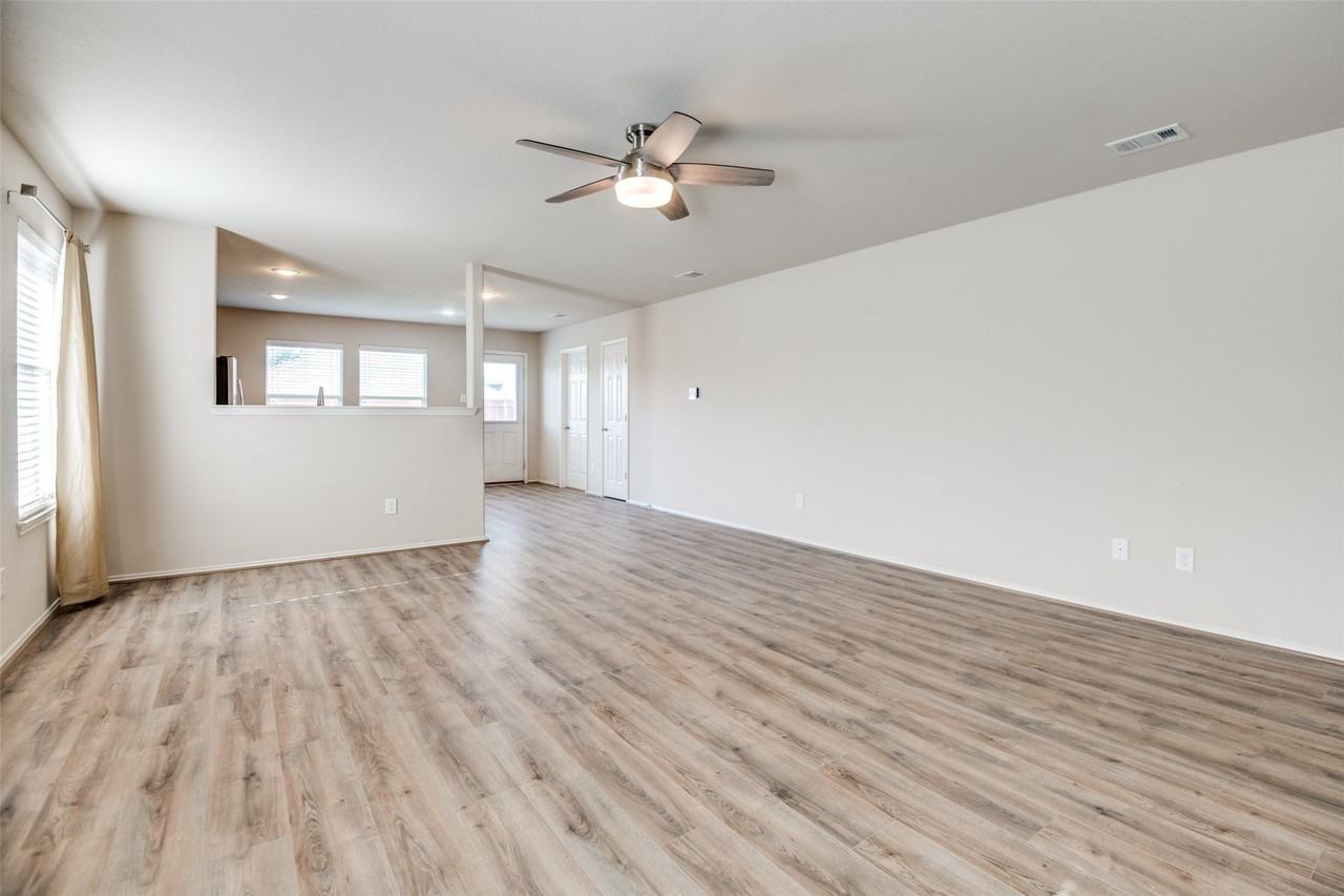 2412 Clairborne Dr - Photo 6 of 20
