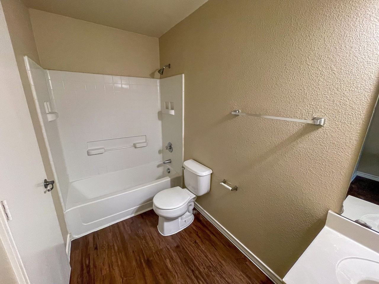 604 Trillium Ln - Photo 3 of 12