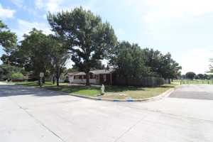 featured image of 600 Livingston Dr