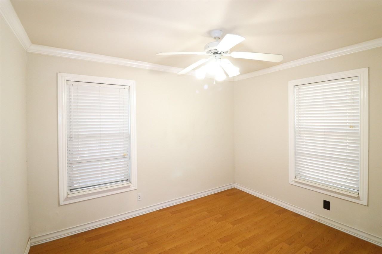 600 Livingston Dr - Photo 4 of 24