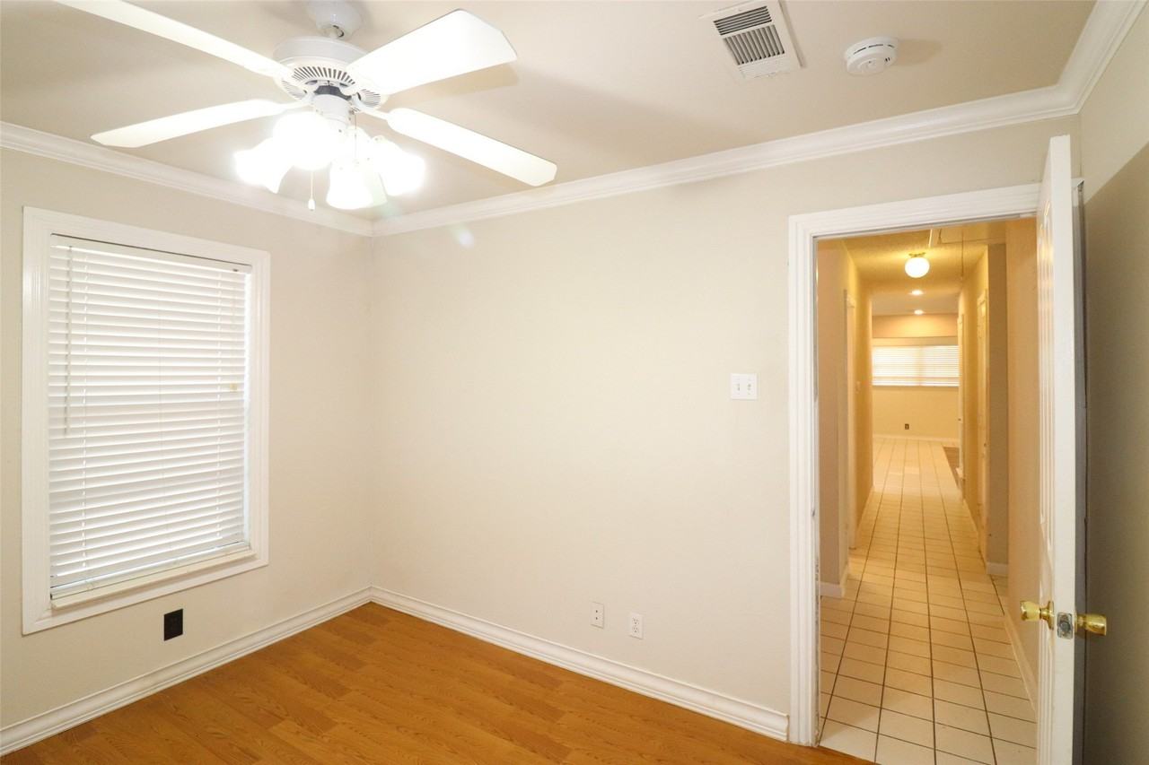 600 Livingston Dr - Photo 5 of 24