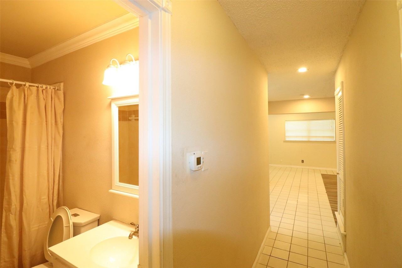 600 Livingston Dr - Photo 6 of 24