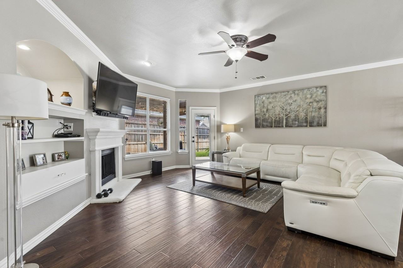 4227 Republic Dr - Photo 4 of 40