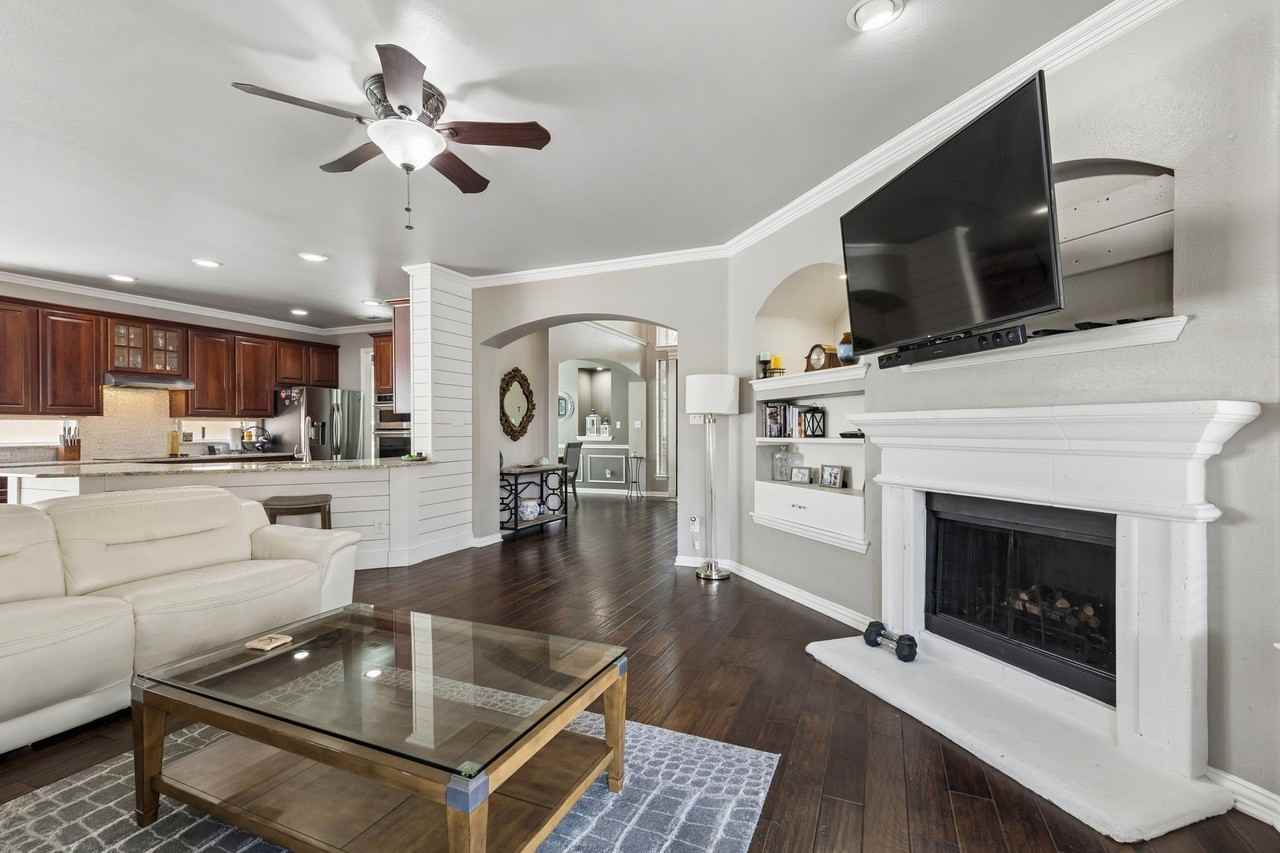 4227 Republic Dr - Photo 6 of 40