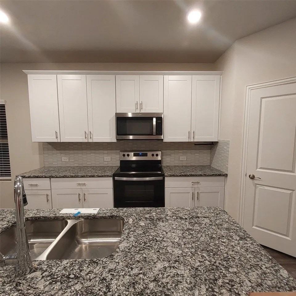 6004 Bailey Way - Photo 3 of 15