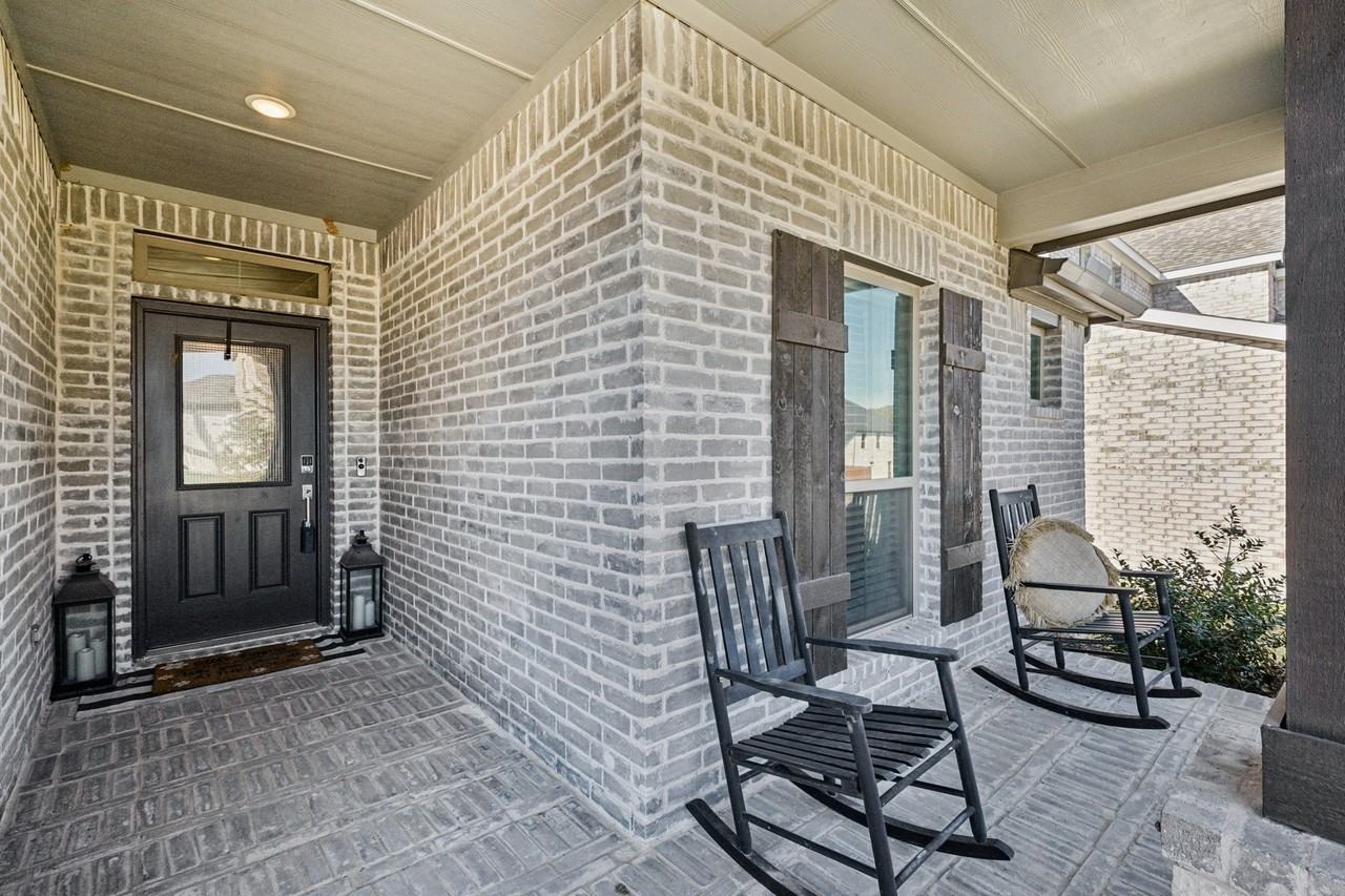 312 Scenic Point Dr - Photo 2 of 36