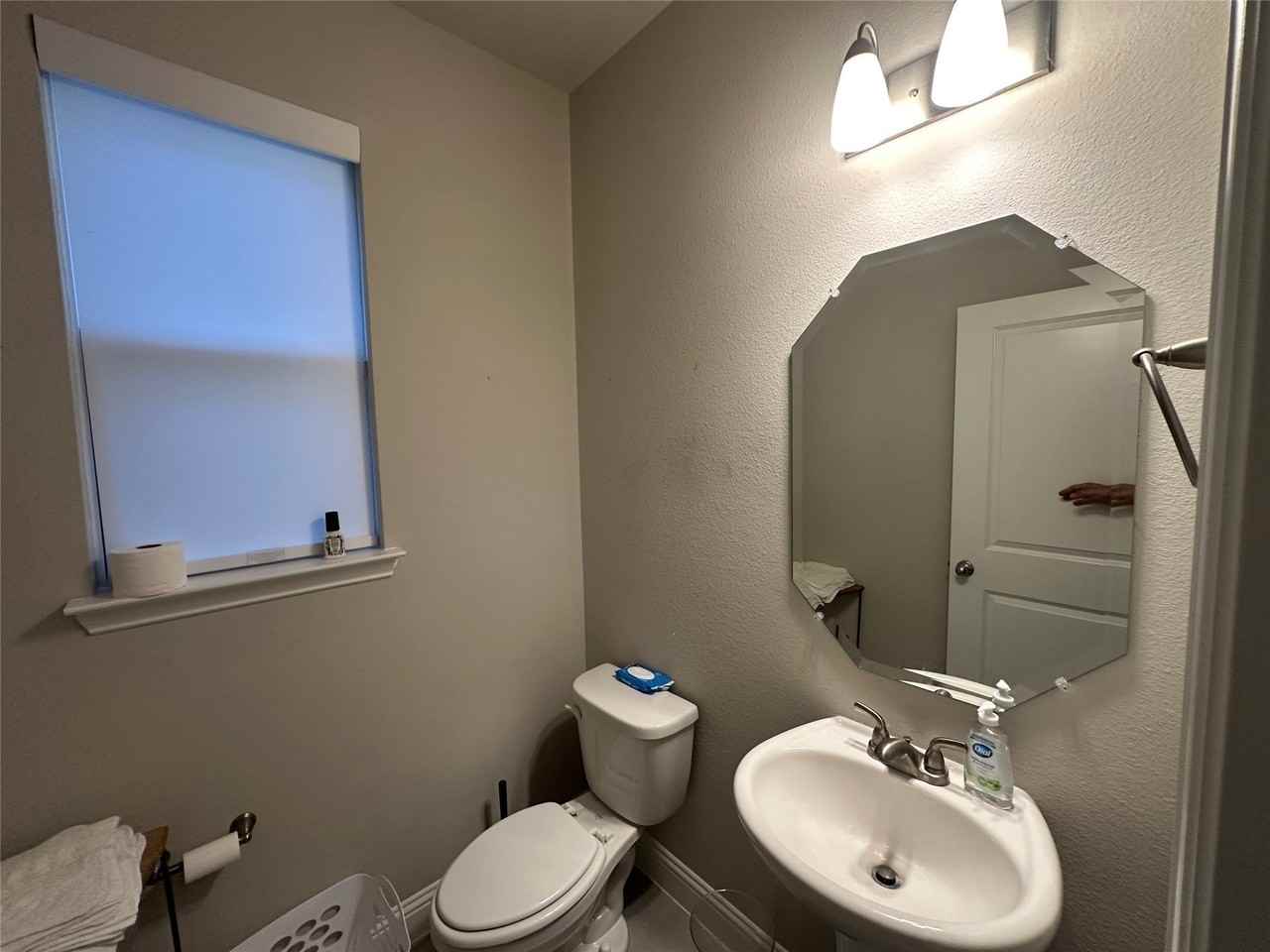 3710 Prague Mews - Photo 7 of 32