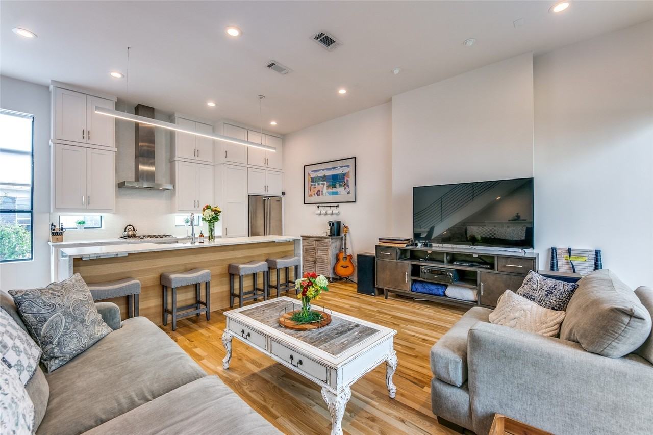 1839 Summit Ave #3