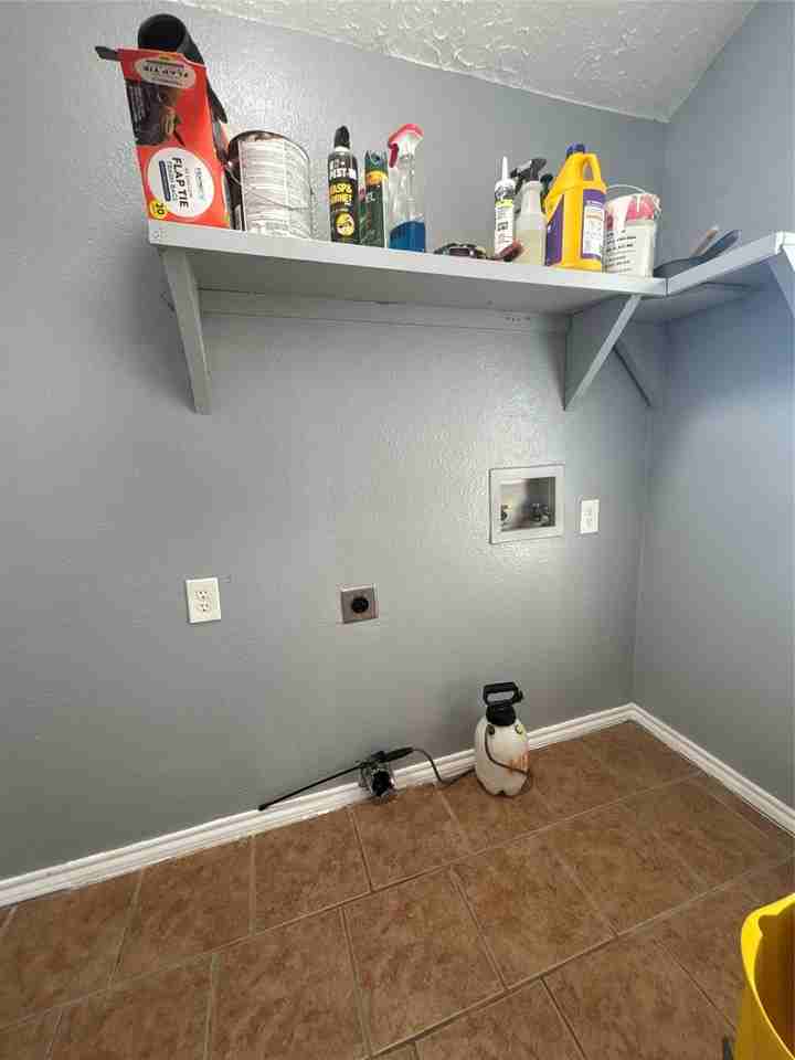 2218 Rockefeller Blvd - Photo 6 of 11