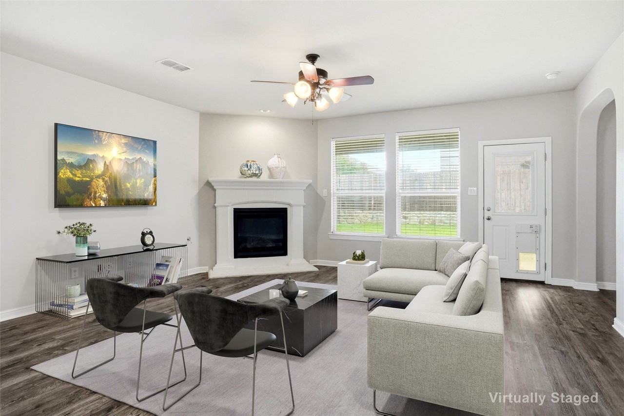 525 Lindisfarne Ln - Photo 2 of 19