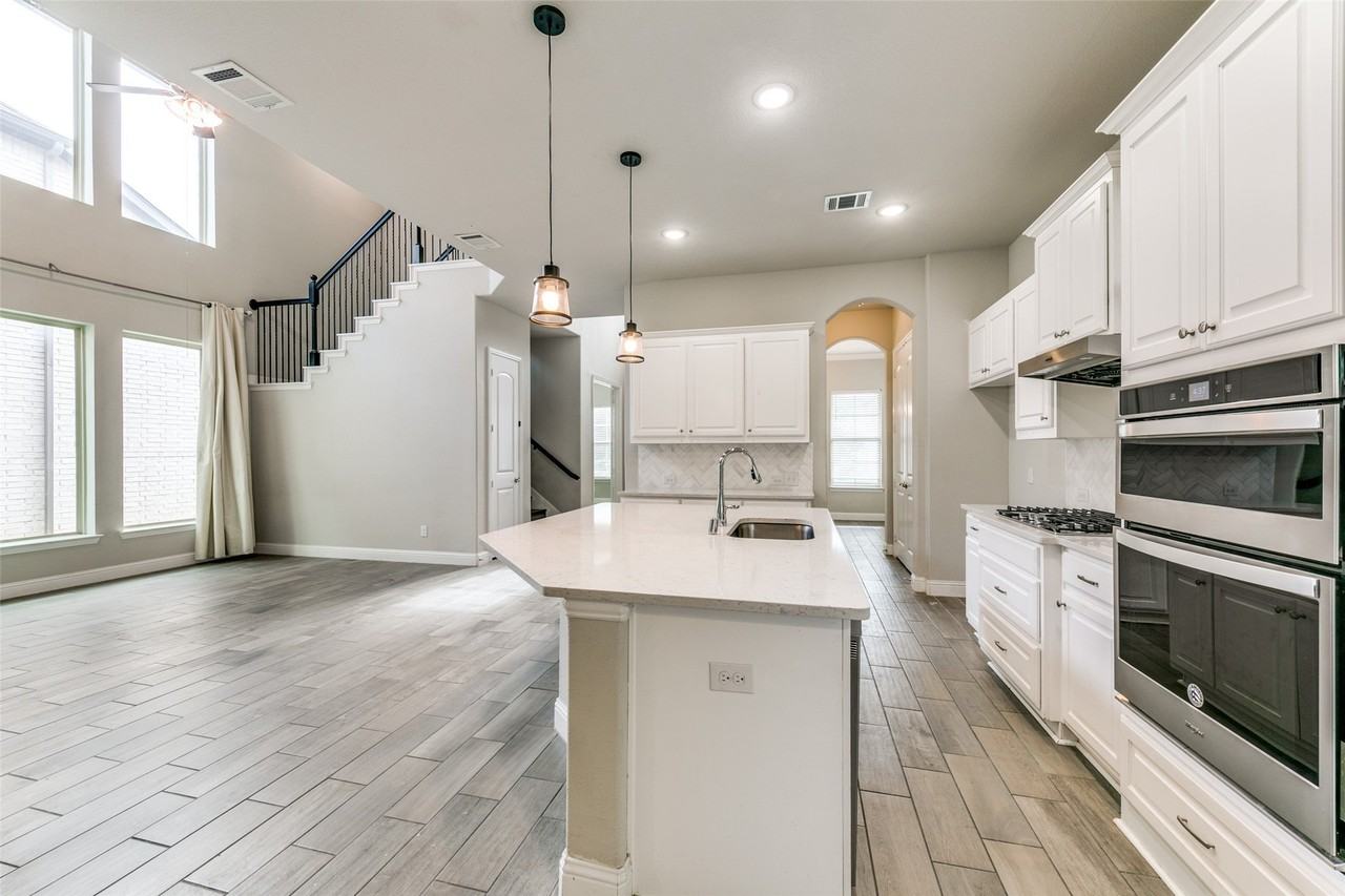 17660 Sequoia Dr - Photo 2 of 24