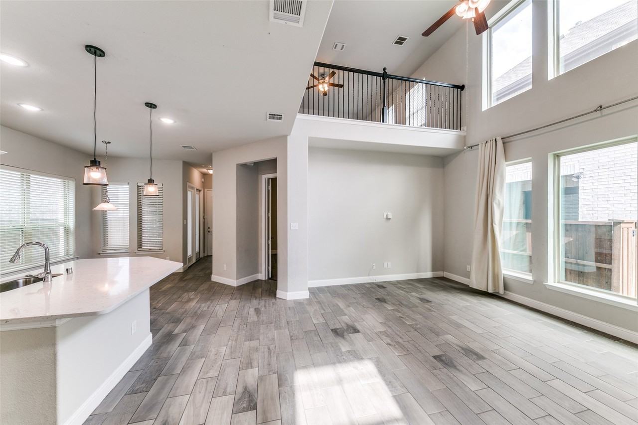 17660 Sequoia Dr - Photo 3 of 24