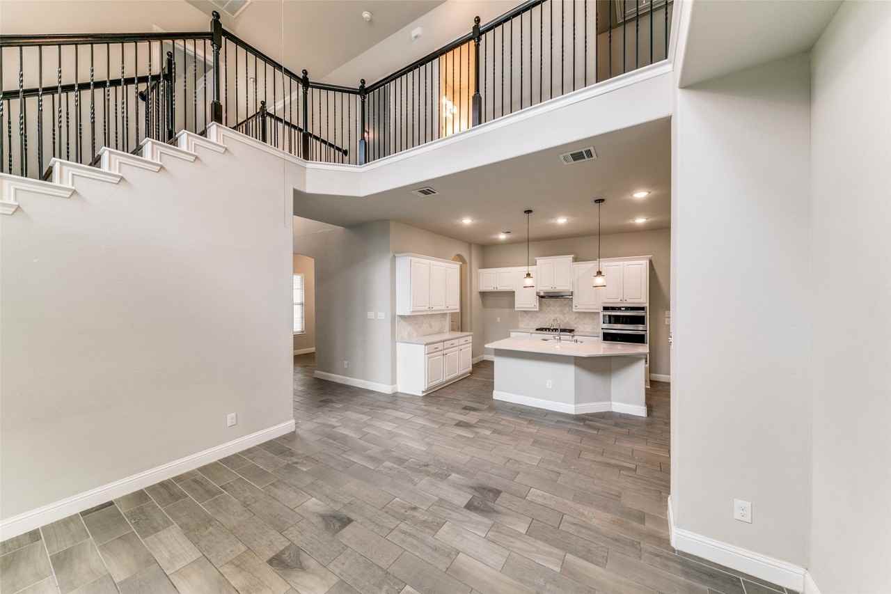 17660 Sequoia Dr - Photo 4 of 24