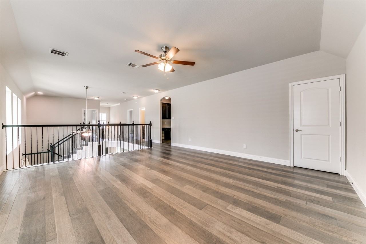 17660 Sequoia Dr - Photo 5 of 24