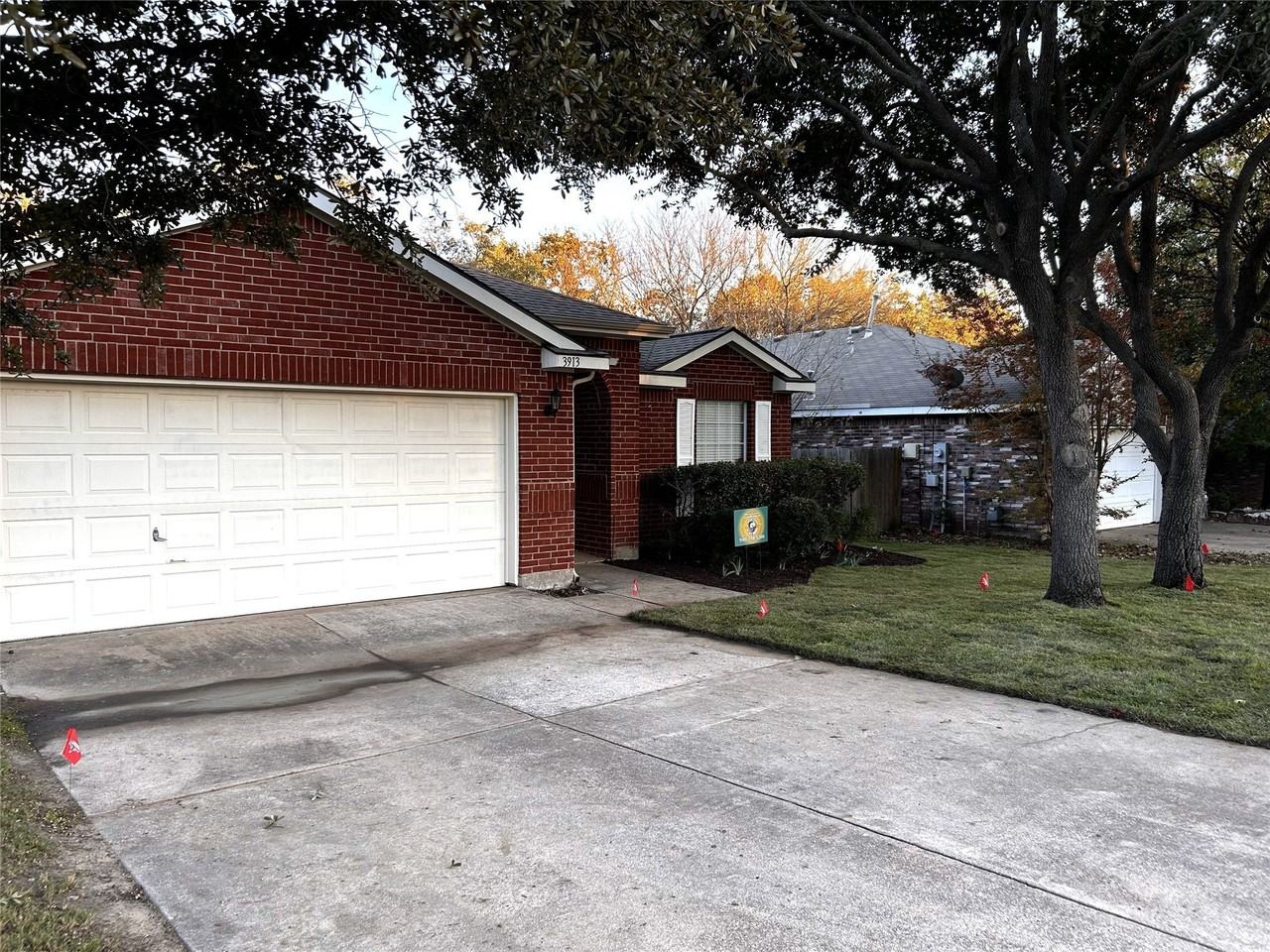 3913 Chimney Rock Dr - Photo 2 of 23