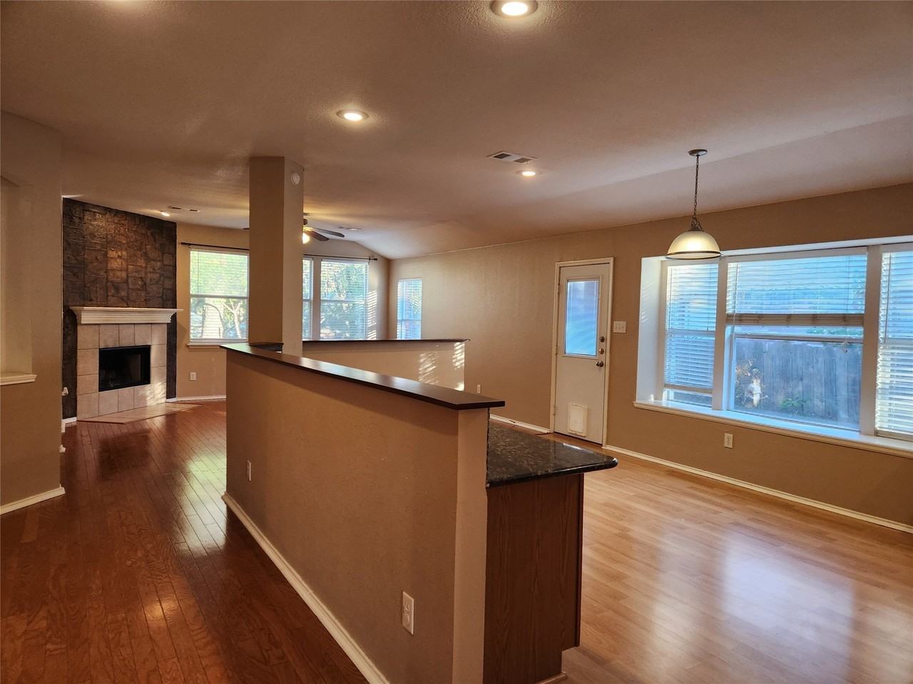 3913 Chimney Rock Dr - Photo 4 of 23