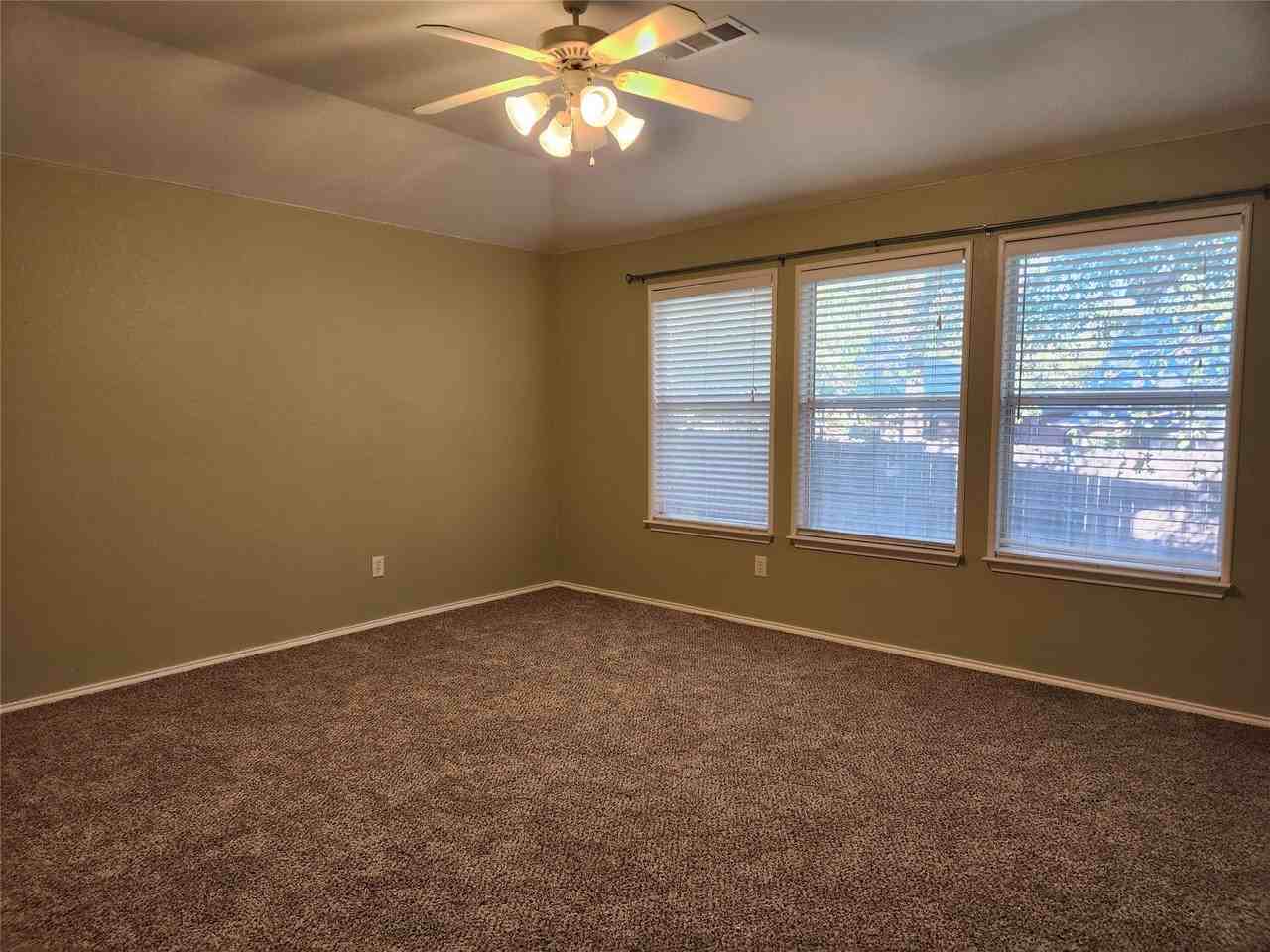 3913 Chimney Rock Dr - Photo 7 of 23