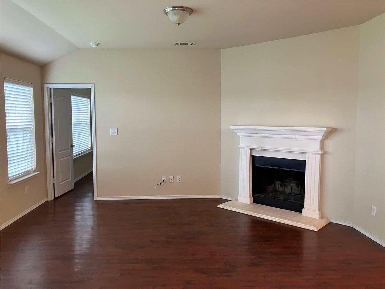 1445 Whitewater Dr - Photo 6 of 15