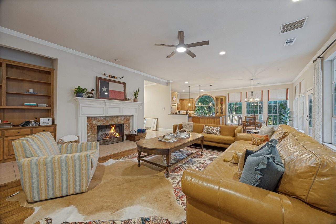 11442 Wild Rose Ln - Photo 4 of 25