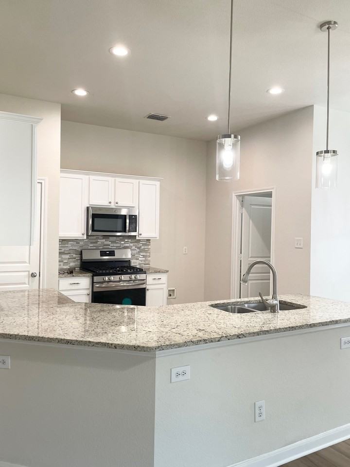2705 Lumina Dr - Photo 3 of 22