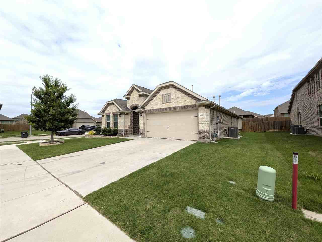 14601 Little Water Dr - Photo 4 of 33