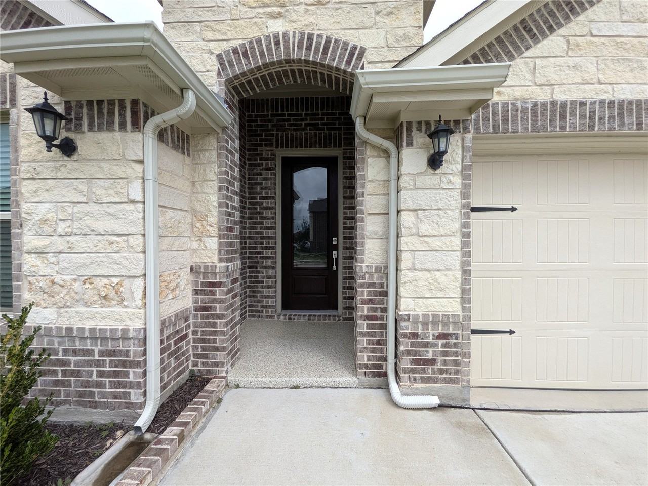 14601 Little Water Dr - Photo 5 of 33