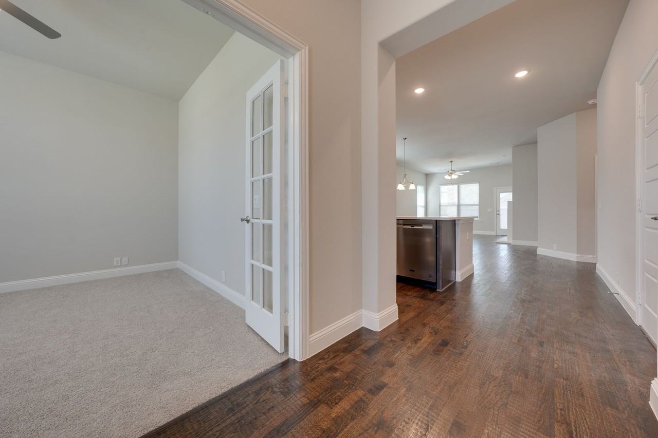 16417 Garden Dr - Photo 4 of 25