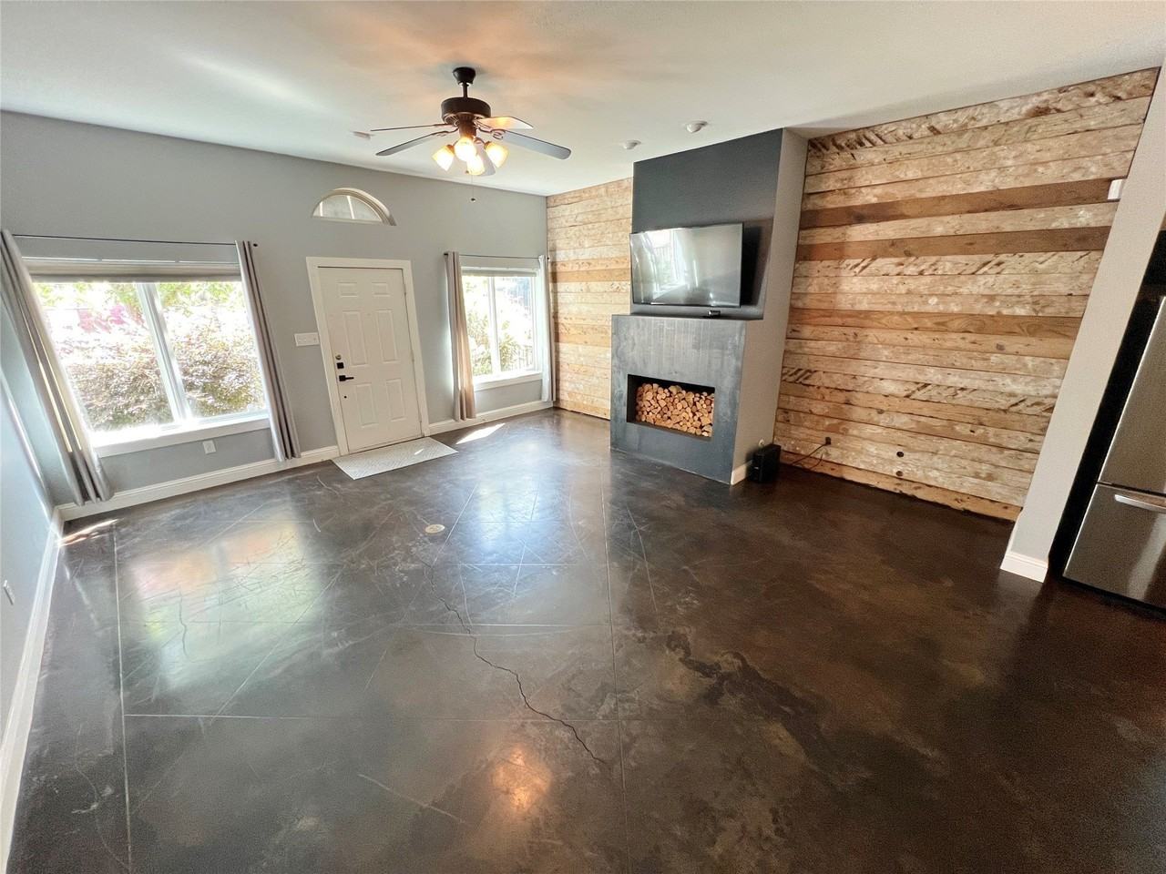 1813 S Ervay St - Photo 6 of 28