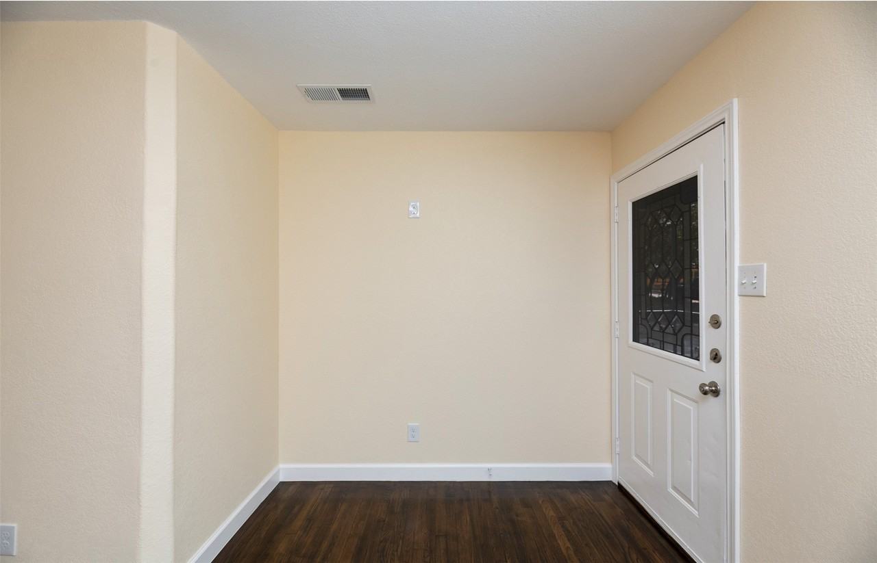 2610 Michigan Ave - Photo 5 of 19