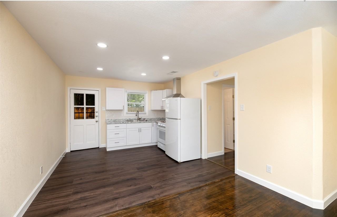 2610 Michigan Ave - Photo 7 of 19