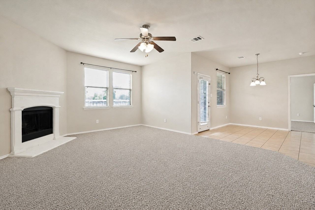 1305 Lone Pine Dr - Photo 4 of 25