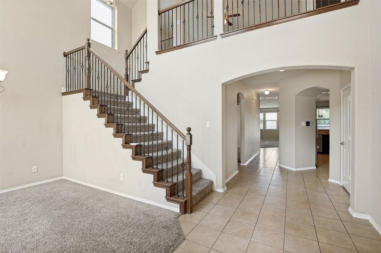 1305 Lone Pine Dr - Photo 5 of 25
