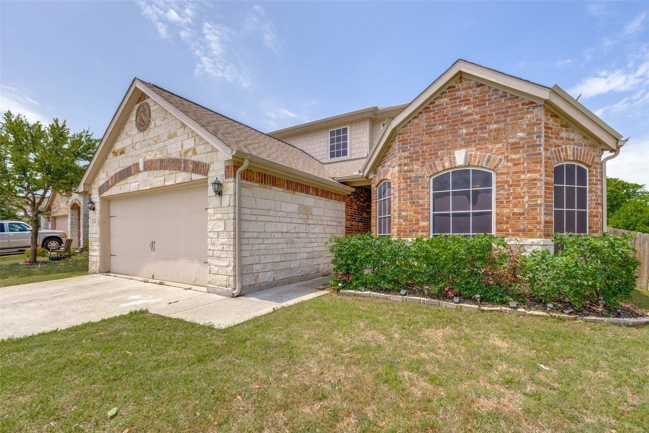 1608 Persimmon Dr - Photo 2 of 33
