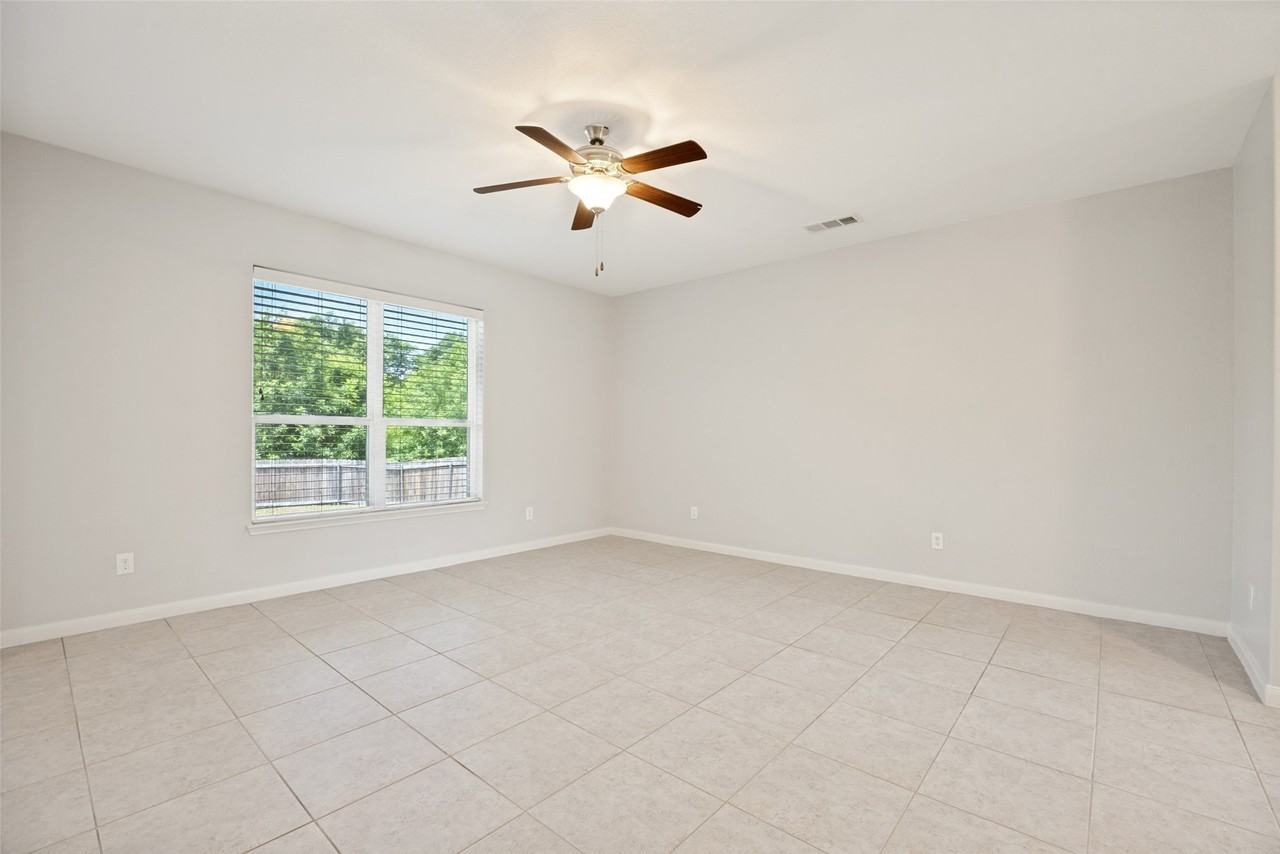 1608 Persimmon Dr - Photo 6 of 33